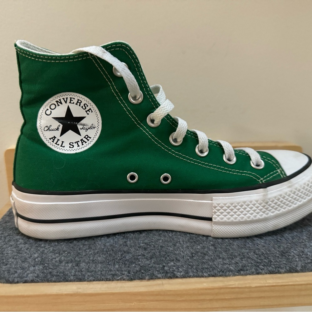 Women’s 8 Green Custom Converse
